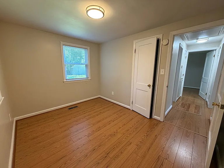 1003 Montgomery St — Photo 9