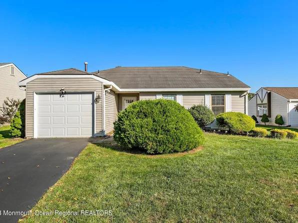 12 Bishop Court, Marlboro, NJ 07746