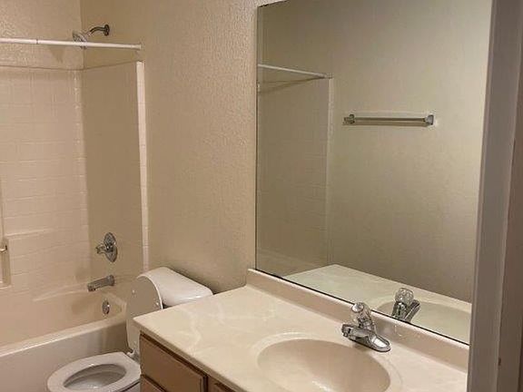 4th image of 3602 Liberty Dr