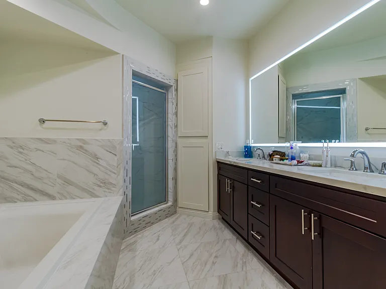 326 Westminster Ave #Penthouse 404 — Photo 17