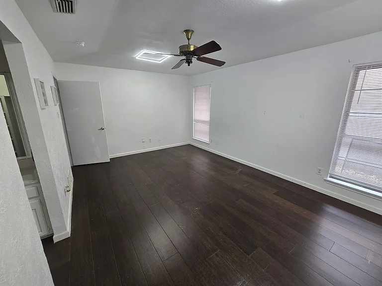 2105 E Collins Blvd — Photo 9