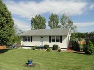 1371 Dow St NW, Christiansburg, VA 24073