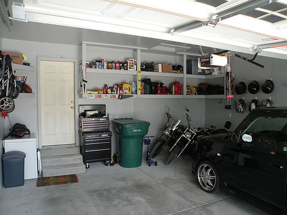 3rd image of 4445 N Briarwood Ln