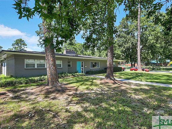4th image of 303 La Fayette Cir