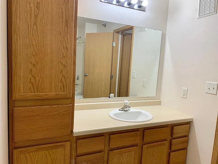Huntington Pointe III — Photo 10