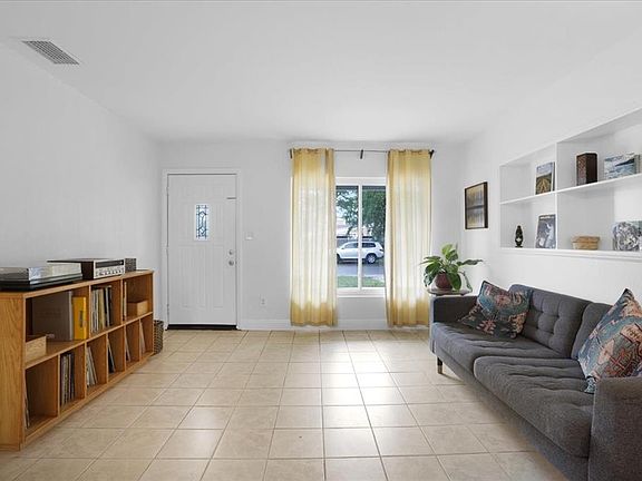 3rd image of 1032 NE 19th Pl