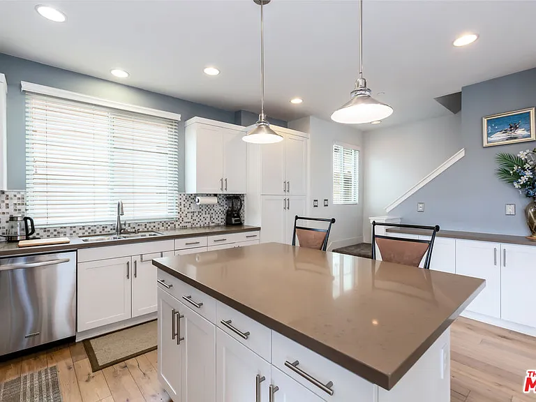 5547 Palm Dr — Photo 9