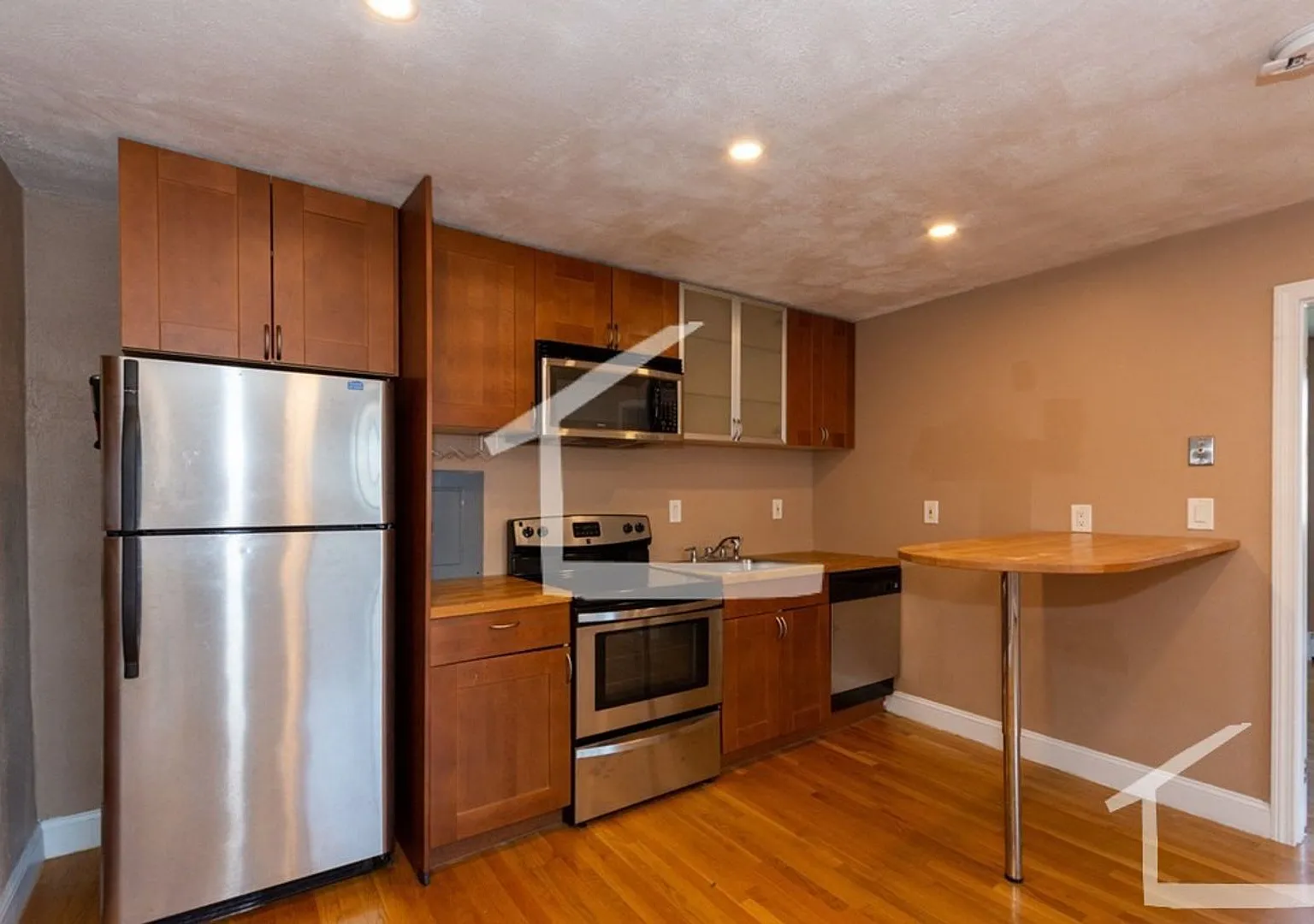 Excellent Value 1-bed in Allston with Heat/HW Incl — Photo 2