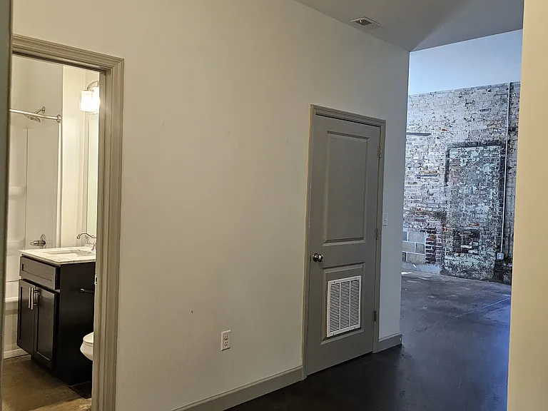 3868 Washington Blvd #10 — Photo 4