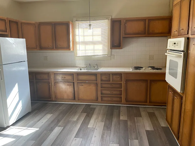 322 Pine St #2 — Photo 3