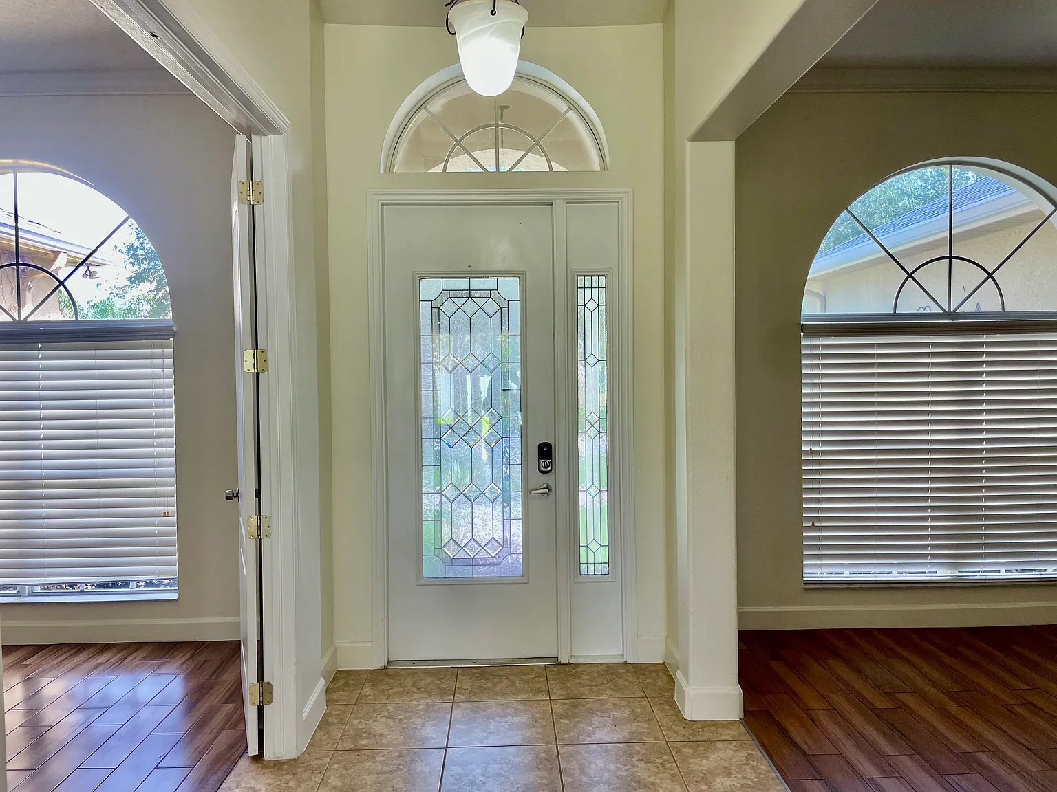 3647 Hollywood Pl — Photo 4