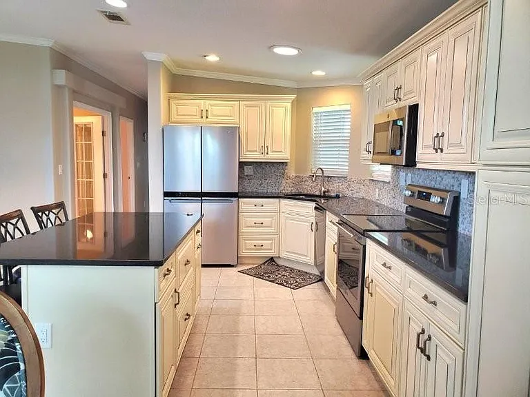 14 Freeman Ave — Photo 7