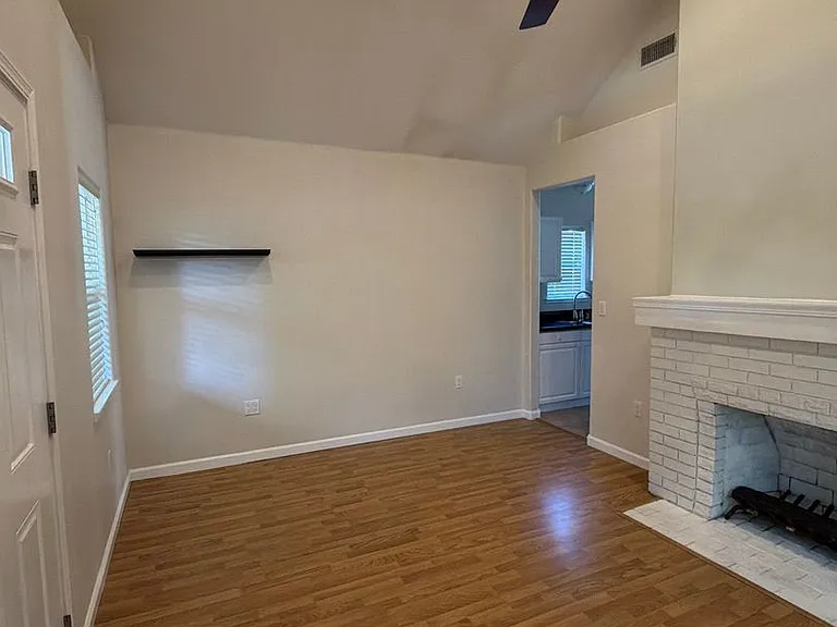 3117 Freeport Blvd — Photo 36