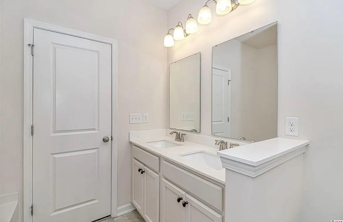 4 bed, 3.5 bath, 1900 sqft, $2,300 — Photo 2