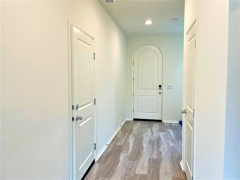 822 Brookdale Dr — Photo 12