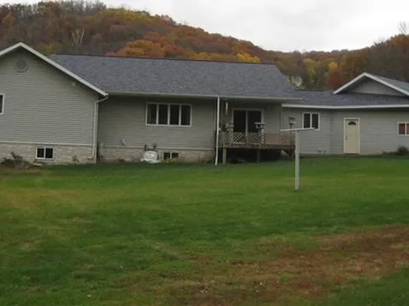 63341 Cliffwood Dr, Prairie Du Chien, WI 53821
