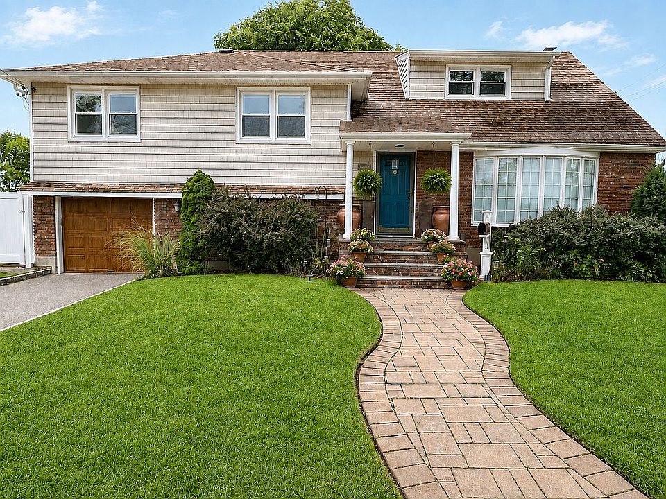 1st image of 2684 Howell St