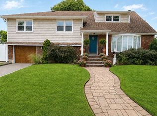 2684 Howell St, Baldwin, NY 11510