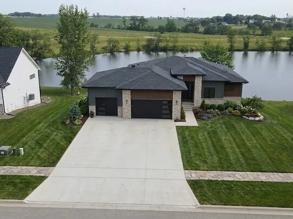335 Chestnut St, De Soto, IA 50069