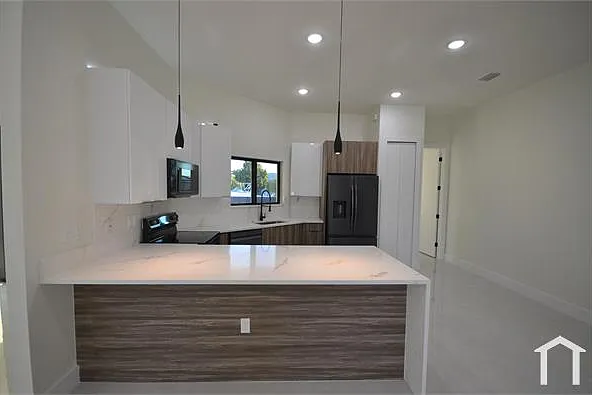 2416 Diplomat Pkwy W — Photo 12