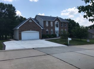 5044 Castle Douglas Dr, Saint Peters, MO