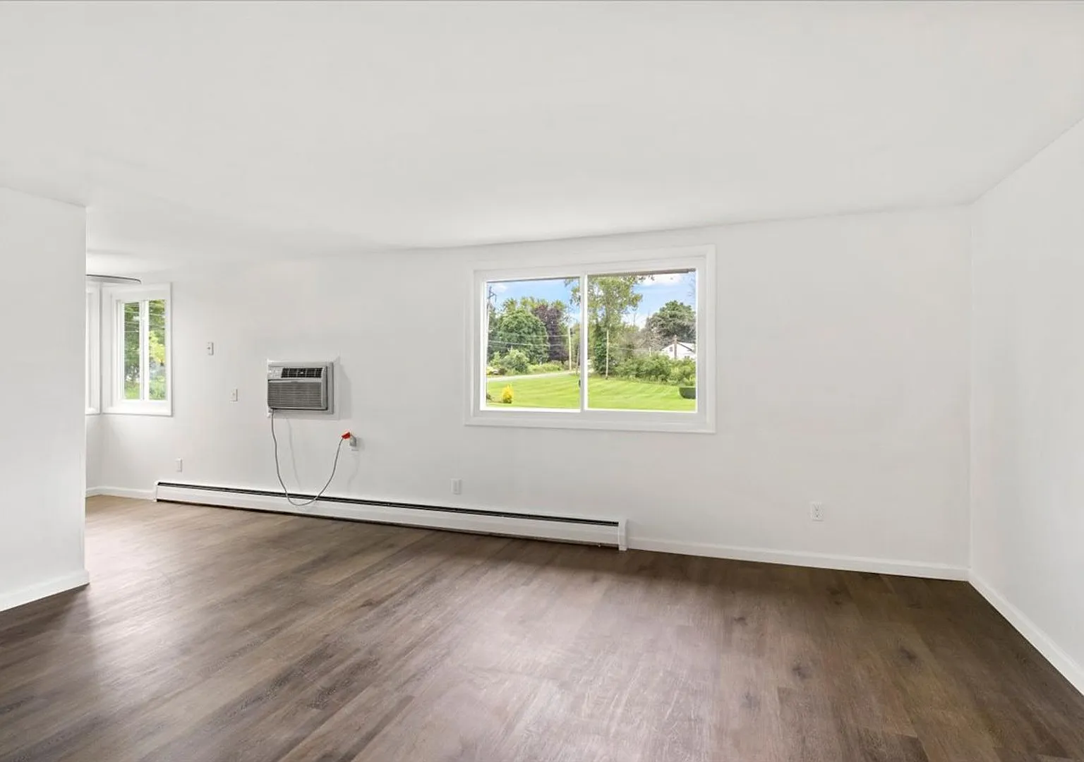 Burke Crest Apartments — Photo 4