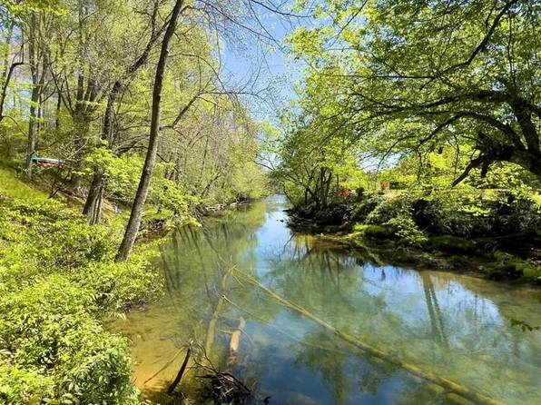 1 Myers Chapel Rd, Hayesville, NC 28904