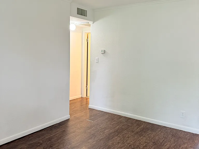4615 S Madison Pl — Photo 2