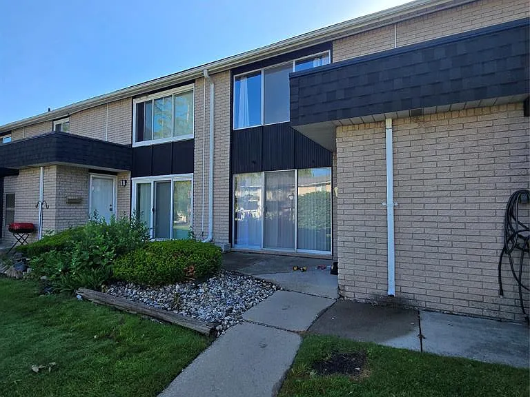 30107 Lorraine Ave — Photo 2