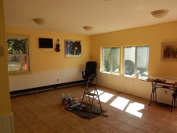 4th image of 49 Hiddink St