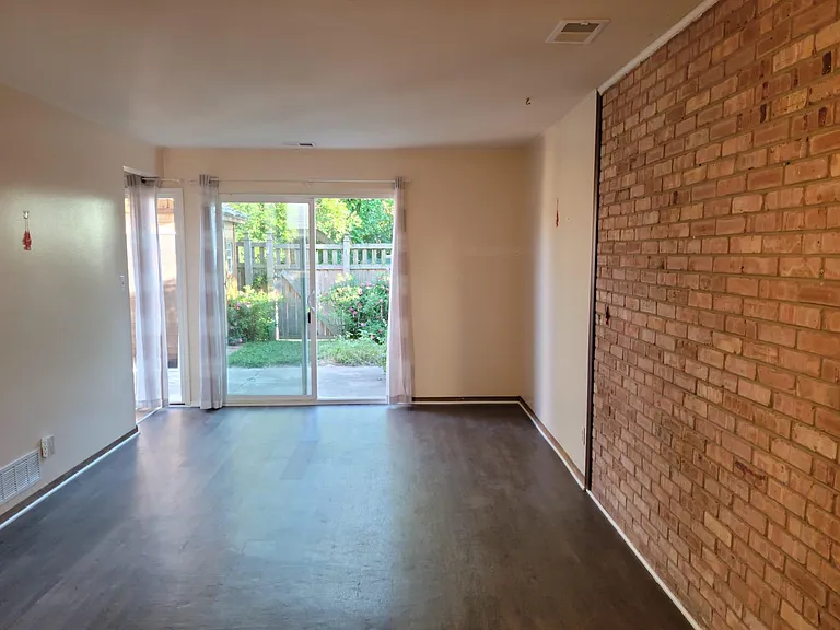 34W671 Hickory Ct #B — Photo 3
