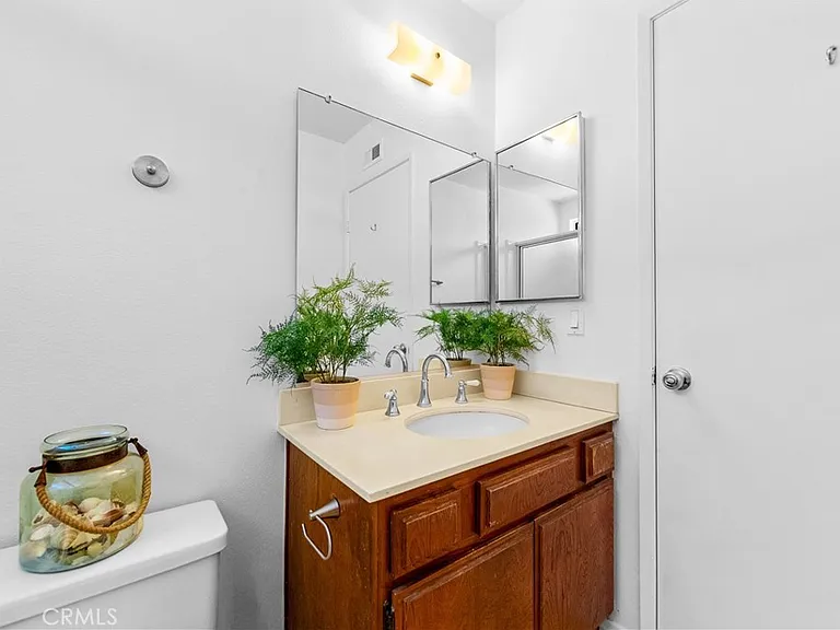 1407 Lakeside Ln — Photo 37