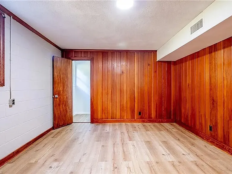 3230 Kinnamon Rd — Photo 31