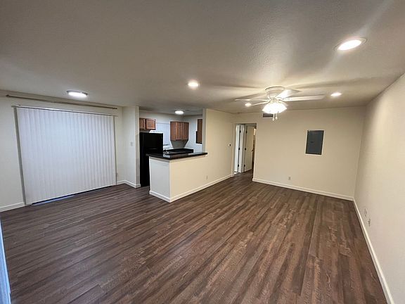 2nd image of 4109 Avondale Ave #210