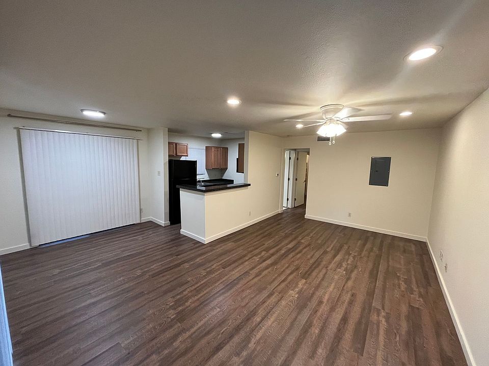 1st image of 4109 Avondale Ave #210