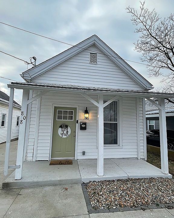 1st image of 808 E 8th St