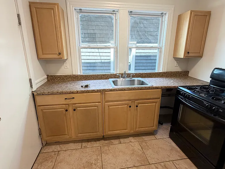 28 Whitney St #103 — Photo 8
