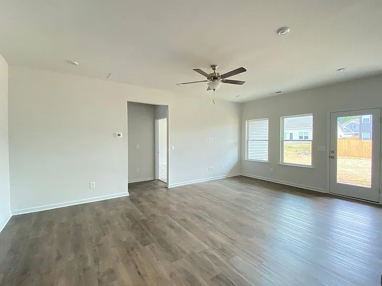 308 Sycamore Dr — Photo 4