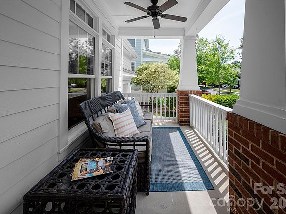 3rd image of 869 Stratford Run Dr