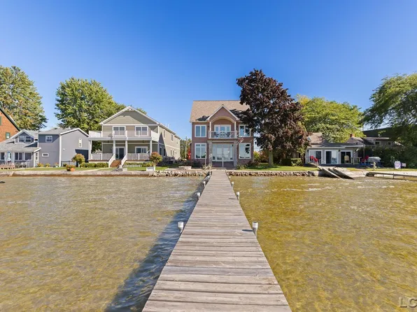 2800 Round Lake Hwy, Manitou Beach, MI 49253