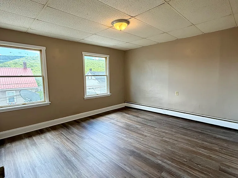 418 Center Ave — Photo 15