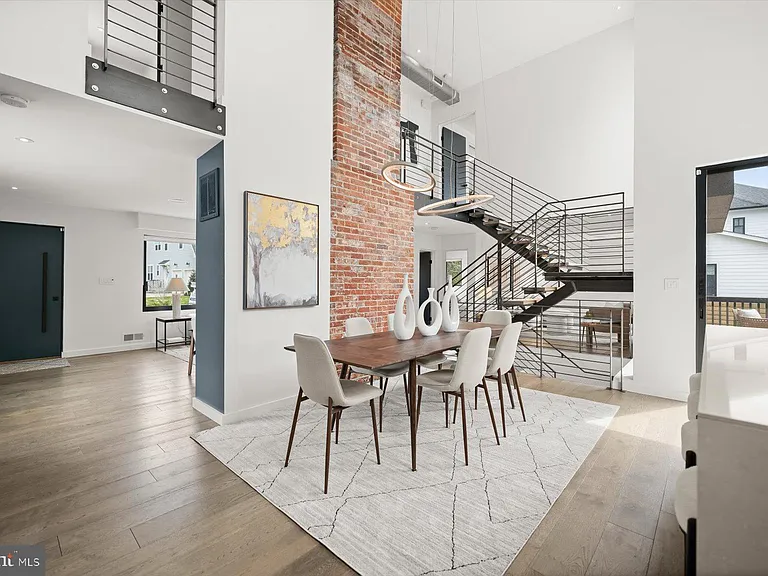 3004 N Underwood St — Photo 4