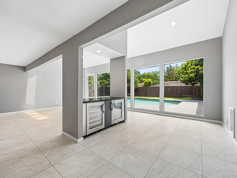 5219 Loch Lomond Dr — Photo 5