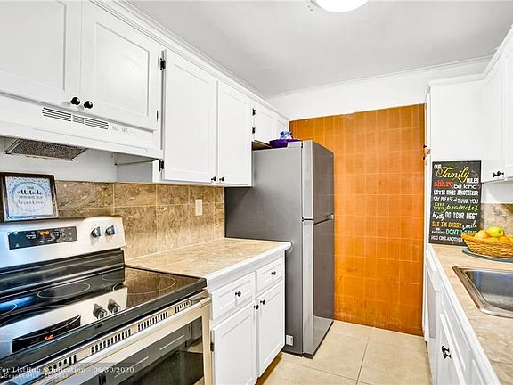 4th image of 16518 NE 26th Ave APT 403