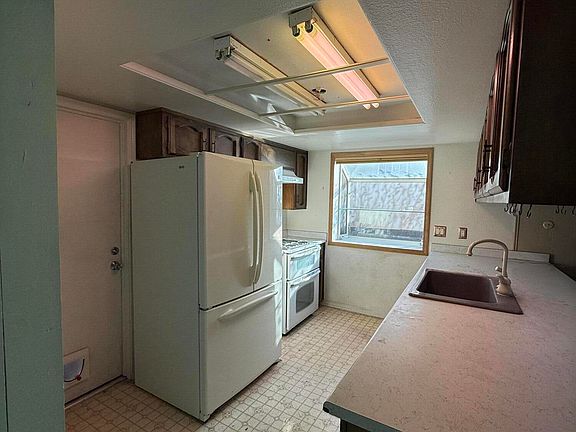 3rd image of 6424 Cathy Ave NE