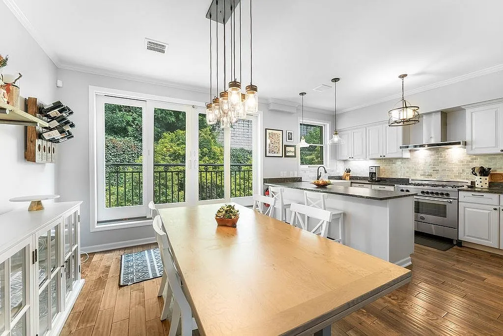 4 bed, 3.5 bath, 2400 sqft, $5,700 — Photo 1