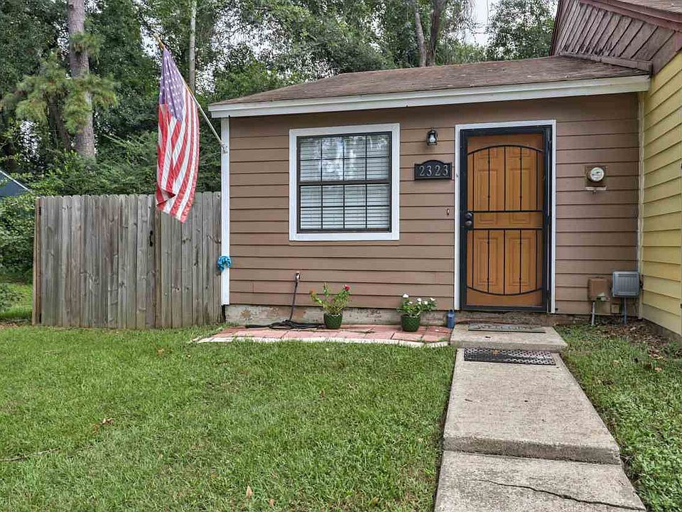 1st image of 2323 Sandpiper St