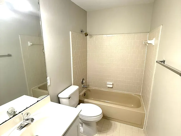 2028 Hazel Hedge Ln — Photo 15