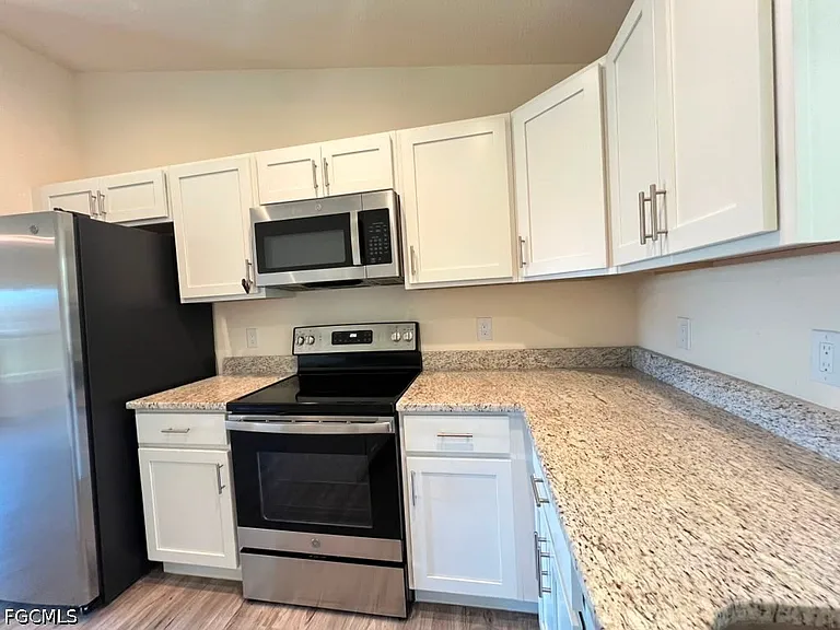 1173 E Benbow Cir — Photo 13