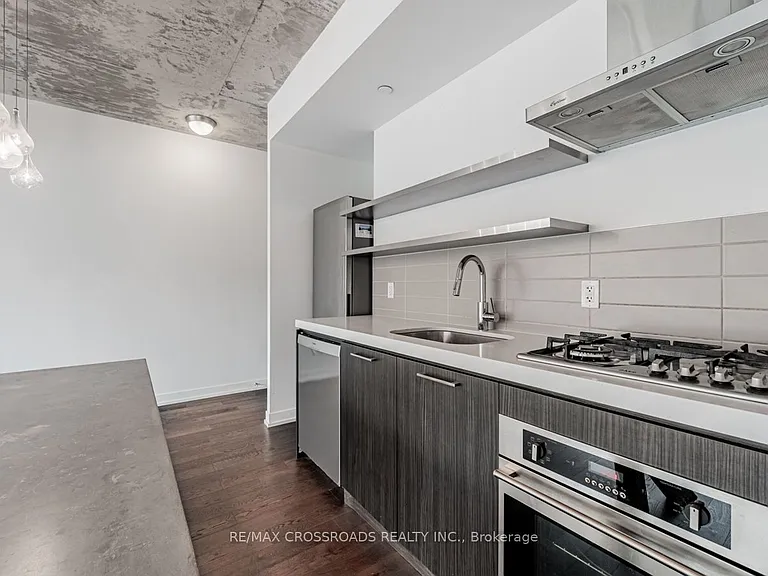 560 King St W #524 — Photo 6